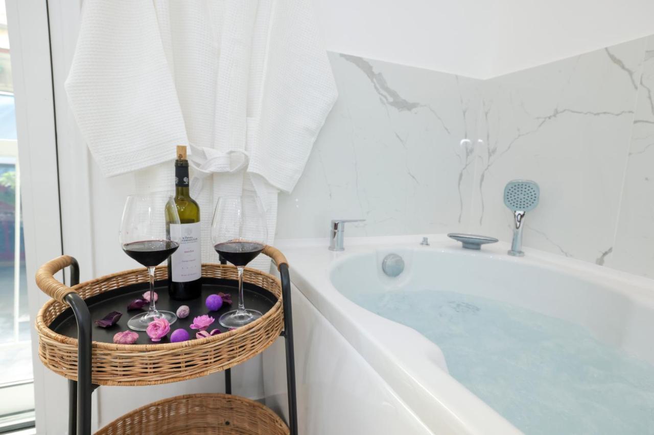 Apollo 2 Bd Jacuzzi Suite Афины Экстерьер фото