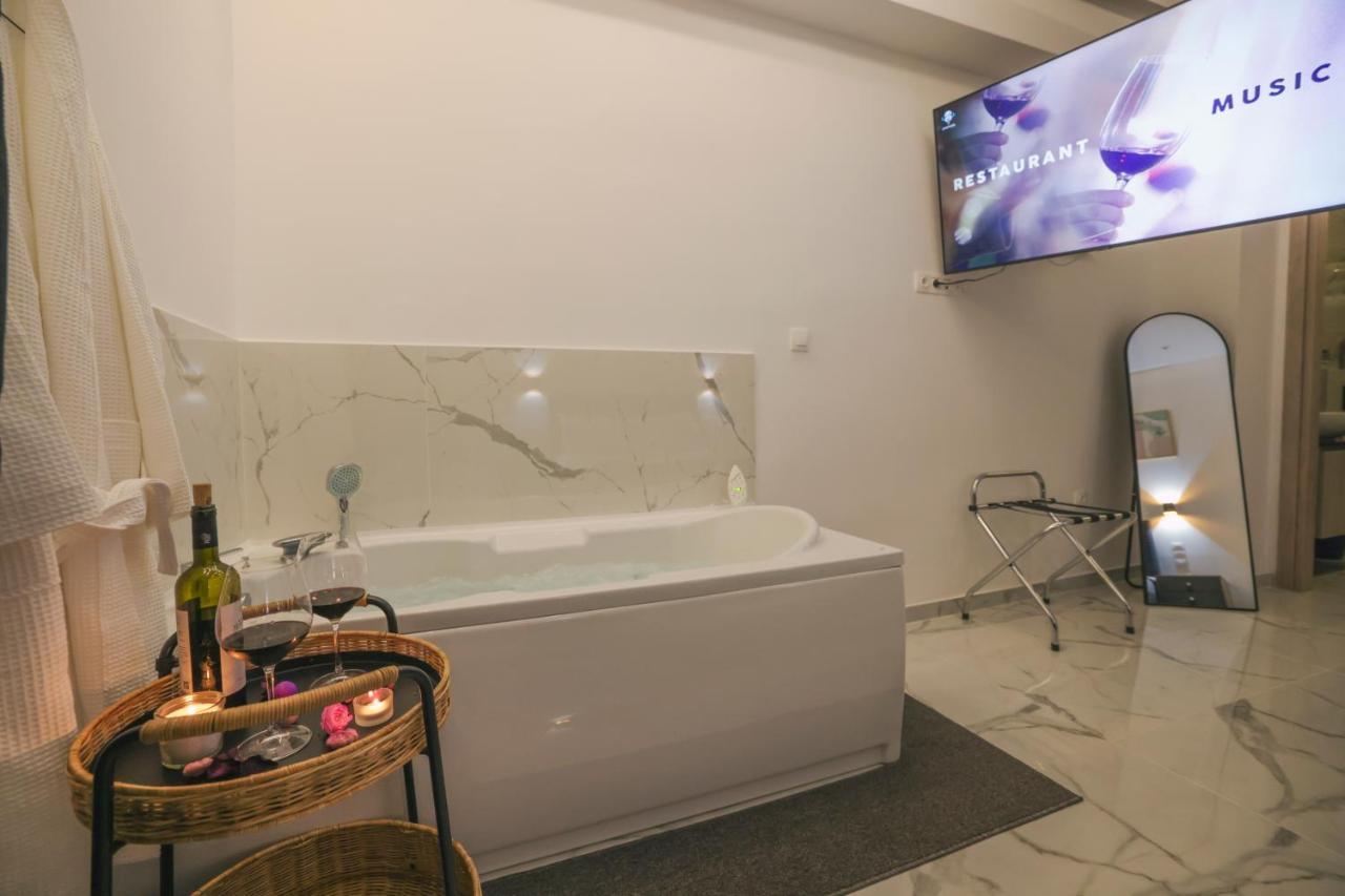 Apollo 2 Bd Jacuzzi Suite Афины Экстерьер фото